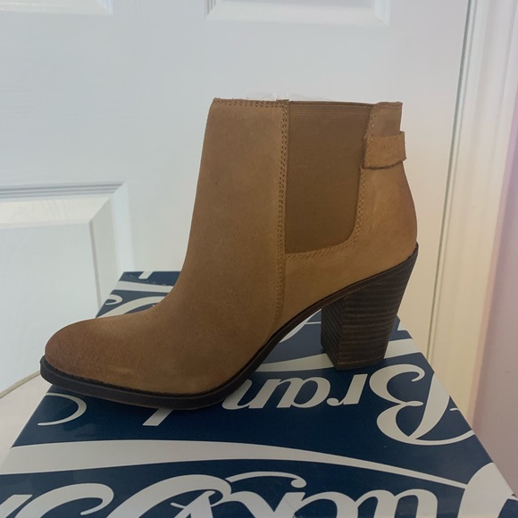 Lucky Brand Esperanza Boots, NWT, Aztec, 7.5B - Picture 2 of 4